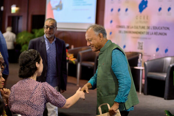 Roger Ramchetty président du CCEE saluant les participants lors de la conférence