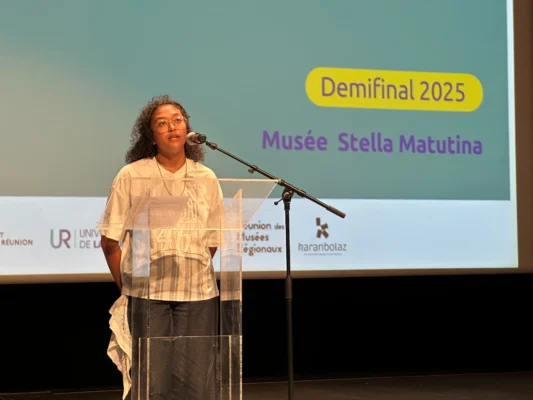Candidat 20 projetant sa voix à Stella Matutina