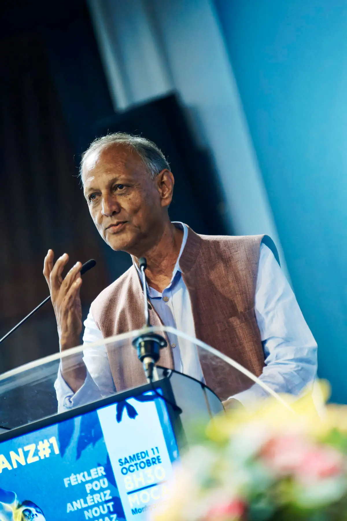 Roger Ramchetty, président du Conseil de la Culture, de l’Éducation et de l’Environnement (CCEE) de La Réunion, prononce son discours d’ouverture lors du FANZ#1 au MOCA Montgaillard.