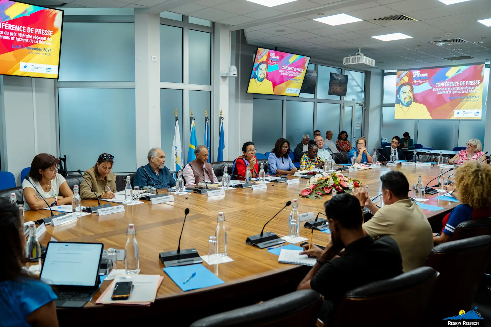 Vue d’ensemble de la conférence de presse du Prix Alain Lorraine 2025 au Conseil Régional de La Réunion.