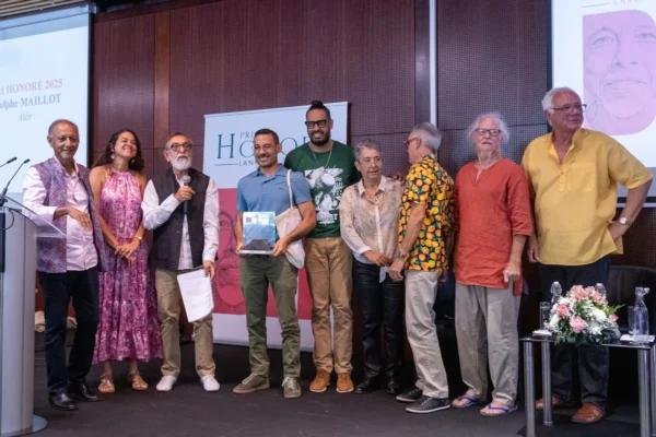 Photo de groupe sur scène lors du Pri Honoré LanKRéol 2025.