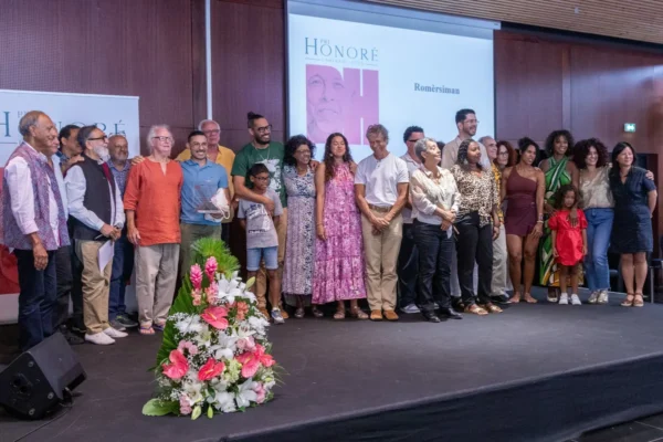 Ensemble des participants réunis sur scène lors du Pri Honoré LanKRéol 2025.