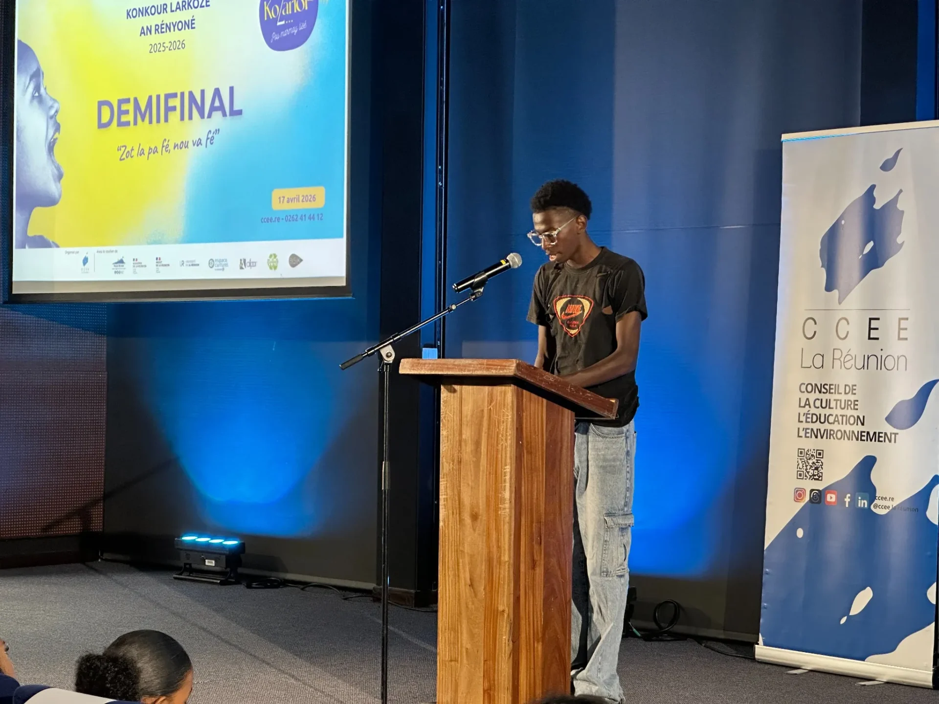 Candidat.e en prestation lors de la demi-finale KoZarlor 2026